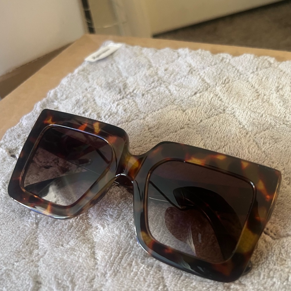 Wide Square Frame Leopard Print Glasses
